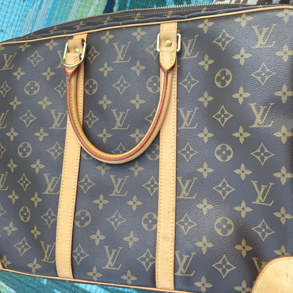 💼 Authentic Louis Vuitton Briefcase – One Owner, Well Cared For, Classic Style